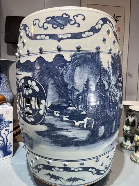 古玩陶瓷青花山水通景紋繡墩真品鑒賞圖