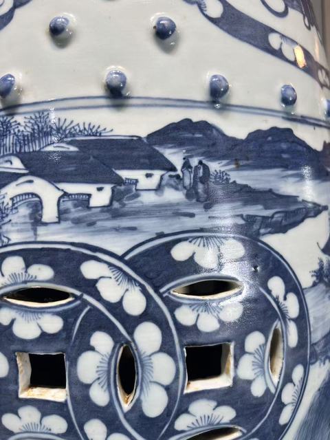 古玩陶瓷青花山水通景紋繡墩真品鑒賞圖