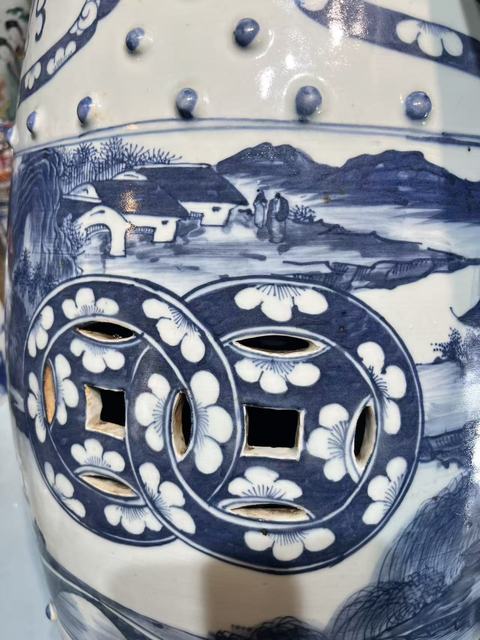 古玩陶瓷青花山水通景紋繡墩真品鑒賞圖