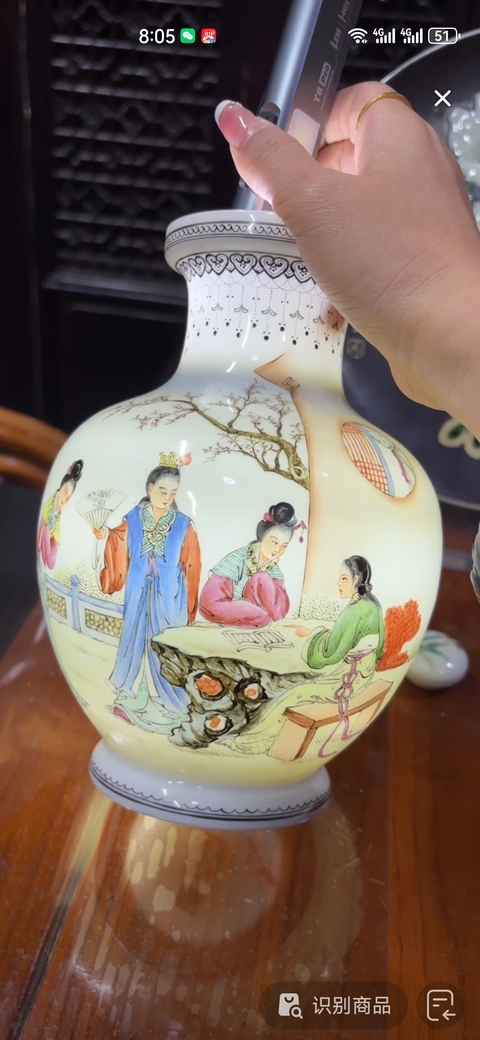 古玩陶瓷粉彩紅樓夢紋飾盤口瓶真品鑒賞圖