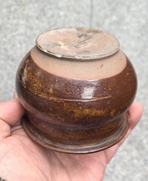 古玩陶瓷褐釉餅足香爐真品鑒賞圖