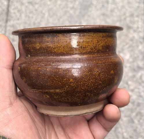 古玩陶瓷褐釉餅足香爐真品鑒賞圖