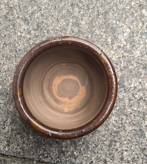 古玩陶瓷褐釉餅足香爐真品鑒賞圖