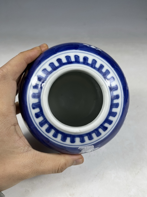 古玩陶瓷青花留白冰梅紋蓋罐真品鑒賞圖