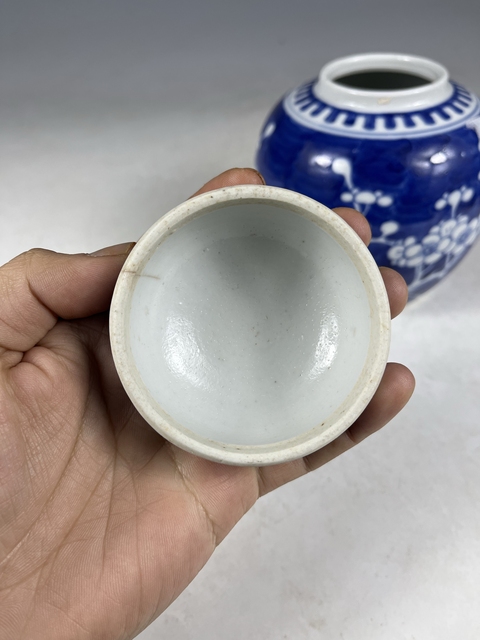 古玩陶瓷青花留白冰梅紋蓋罐真品鑒賞圖