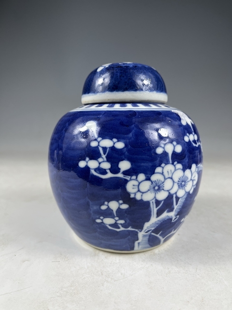 古玩陶瓷青花留白冰梅紋蓋罐真品鑒賞圖