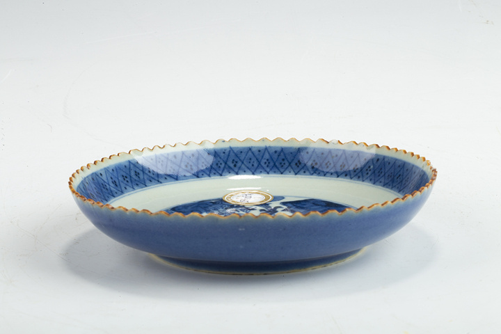 古玩陶瓷清中晚·“宣德年制”外藍釉內(nèi)青花龍虎紋花口盤拍賣，當前價格1552元