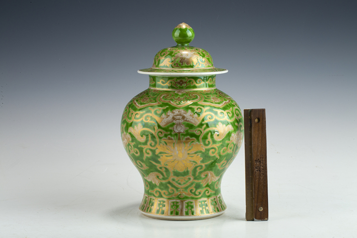古玩陶瓷清末民初·綠地描金纏枝蓮福壽紋將軍罐拍賣，當前價格1586元