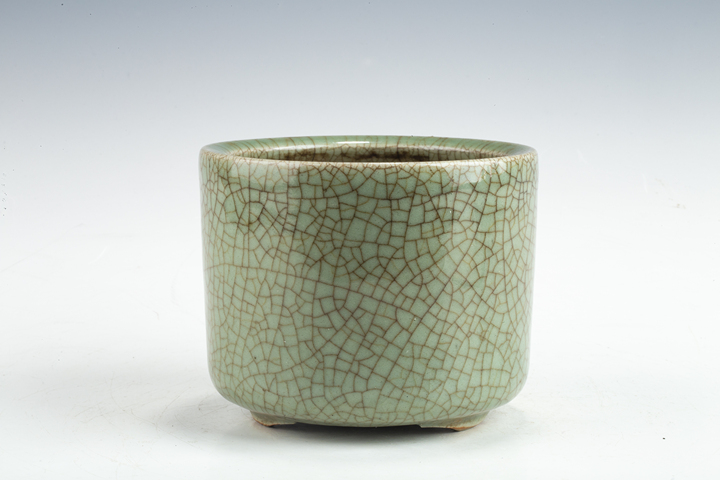 古玩陶瓷清中·哥釉筒式三足爐拍賣，當前價格576元