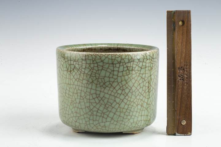 古玩陶瓷清中·哥釉筒式三足爐拍賣，當前價格576元