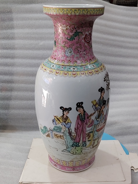 古玩陶瓷粉彩人物故事花蘭瓶真品鑒賞圖