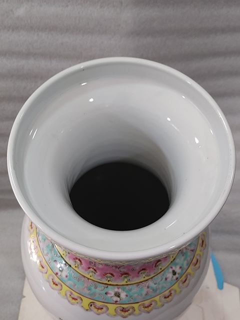 古玩陶瓷粉彩人物故事花蘭瓶真品鑒賞圖