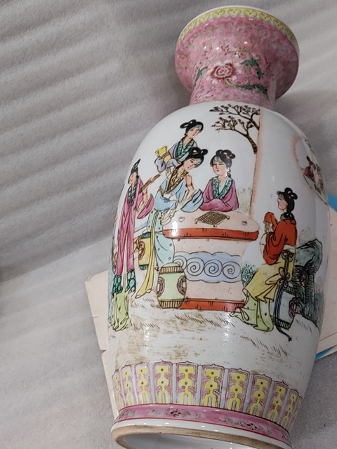 古玩陶瓷粉彩人物故事花蘭瓶真品鑒賞圖