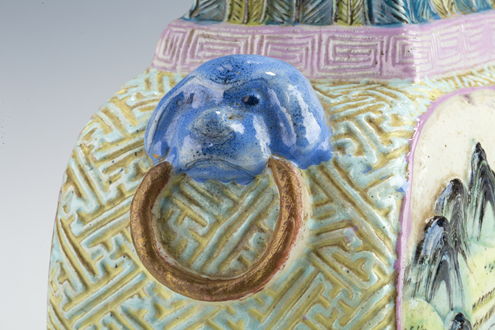 古玩陶瓷民國·粉彩雕瓷嬰戲紋輔首方瓶拍賣，當前價格388元