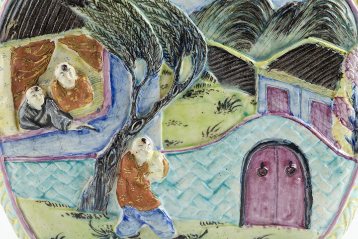 古玩陶瓷民國·粉彩雕瓷嬰戲紋輔首方瓶拍賣，當前價格388元