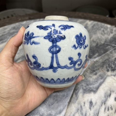 古玩陶瓷青花八寶花卉紋罐真品鑒賞圖