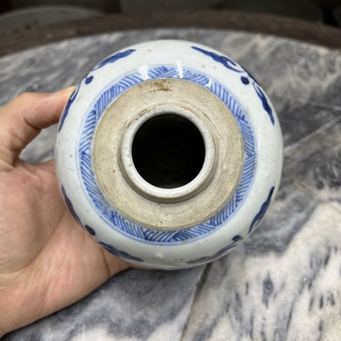 古玩陶瓷青花八寶花卉紋罐真品鑒賞圖