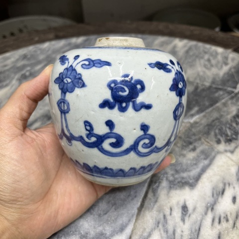 古玩陶瓷青花八寶花卉紋罐真品鑒賞圖