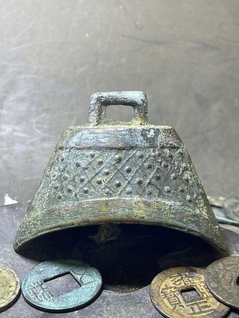 古玩銅器漢代·乳釘紋鈴鐺真品鑒賞圖
