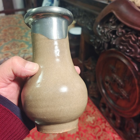 古玩陶瓷南宋龍泉窯青黃釉瓶真品鑒賞圖