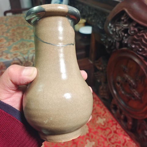 古玩陶瓷南宋龍泉窯青黃釉瓶真品鑒賞圖