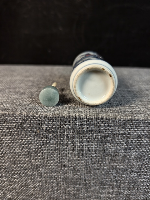 古玩陶瓷清中期青花釉里紅神話故事鼻煙壺真品鑒賞圖