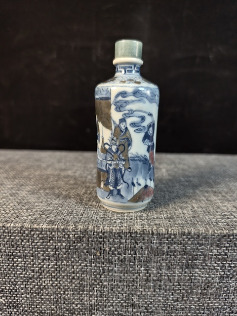 古玩陶瓷清中期青花釉里紅神話故事鼻煙壺真品鑒賞圖