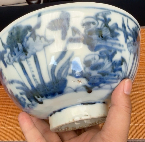 古玩陶瓷青花荷塘鴛鴦紋碗真品鑒賞圖