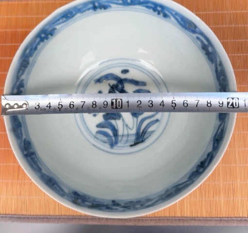 古玩陶瓷青花荷塘鴛鴦紋碗真品鑒賞圖