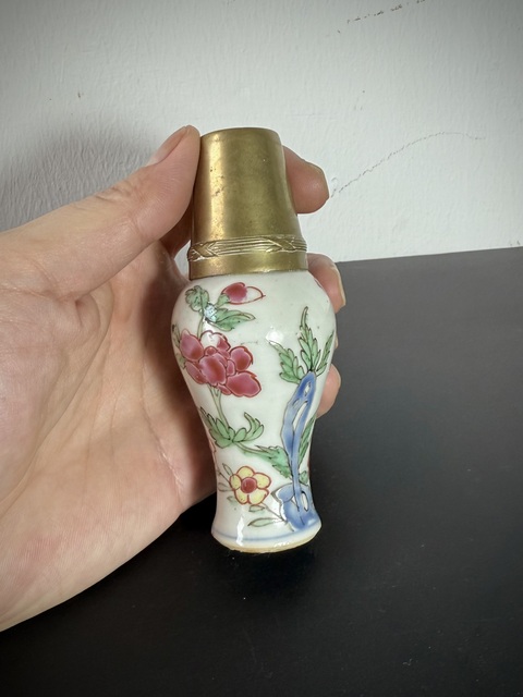 古玩陶瓷清雍正·牡丹花蝶圖粉彩花卉紋雞腿瓶拍賣，當前價格850元