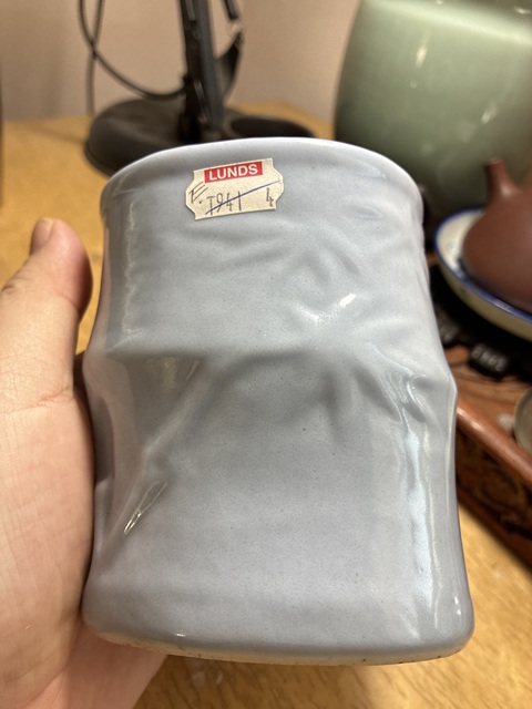 古玩陶瓷清晚期 淺藍釉竹節紋筆筒真品鑒賞圖