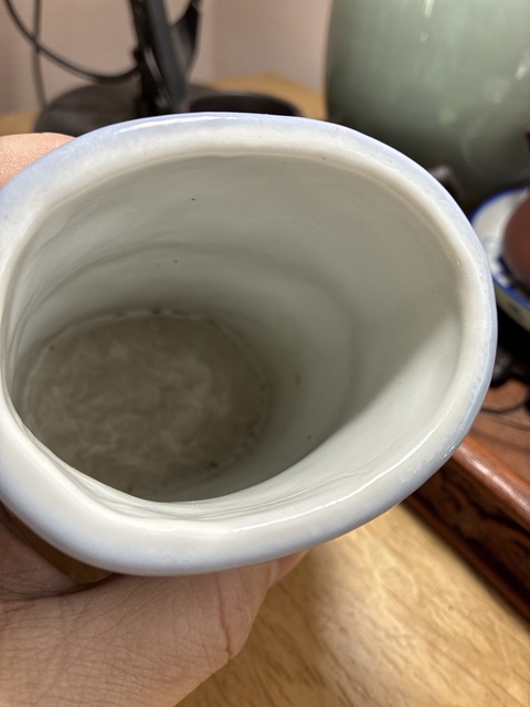 古玩陶瓷清晚期 淺藍釉竹節紋筆筒真品鑒賞圖