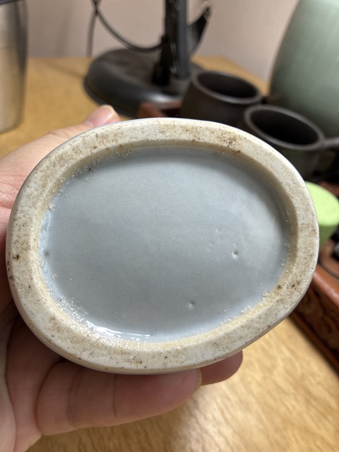 古玩陶瓷清晚期 淺藍釉竹節紋筆筒真品鑒賞圖