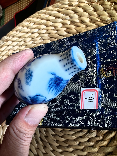 古玩陶瓷馬紋青花鼻煙壺真品鑒賞圖