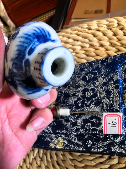 古玩陶瓷馬紋青花鼻煙壺真品鑒賞圖