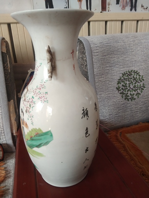 古玩陶瓷粉彩人物故事雙耳瓶真品鑒賞圖