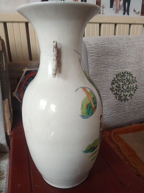 古玩陶瓷粉彩人物故事雙耳瓶真品鑒賞圖