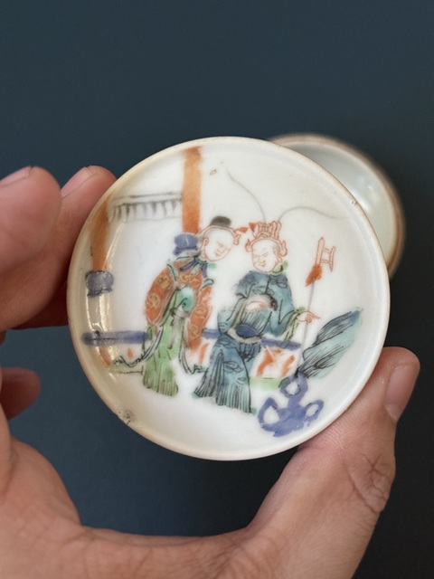 古玩陶瓷呂布戲貂蟬粉彩蓋盒真品鑒賞圖