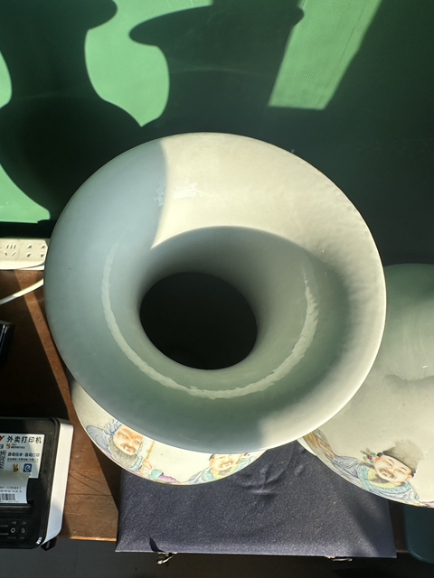 古玩陶瓷粉彩人物故事紋撇口瓶真品鑒賞圖