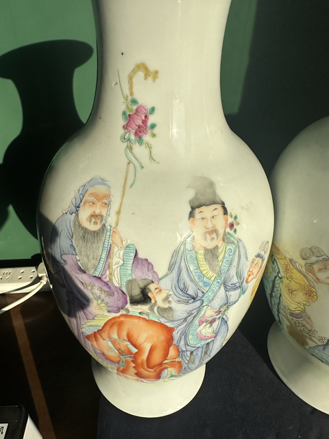 古玩陶瓷粉彩人物故事紋撇口瓶真品鑒賞圖