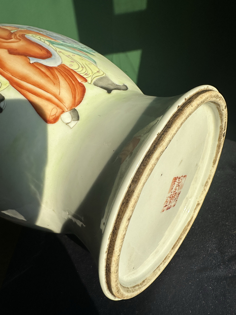 古玩陶瓷粉彩人物故事紋撇口瓶真品鑒賞圖