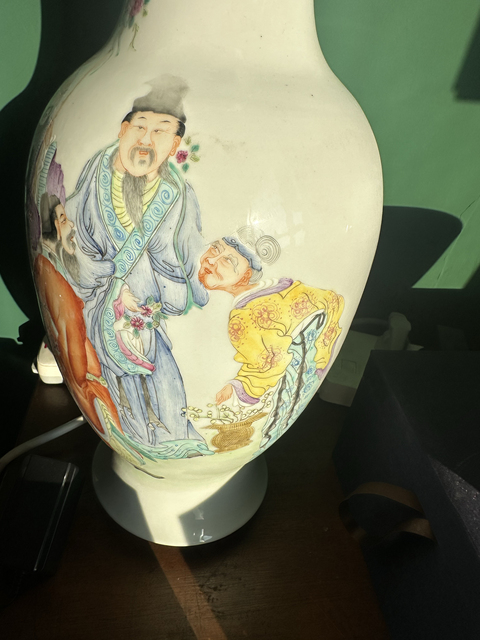 古玩陶瓷粉彩人物故事紋撇口瓶真品鑒賞圖