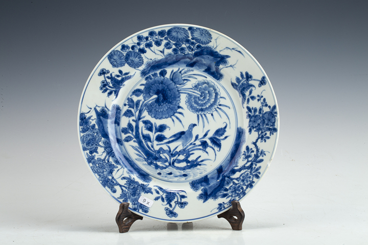 古玩陶瓷康熙·青花洞石花鳥紋折沿盤真品鑒賞圖