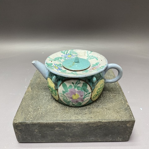 古玩陶瓷民國(guó)紫砂花卉紋執(zhí)壺拍賣，當(dāng)前價(jià)格890元