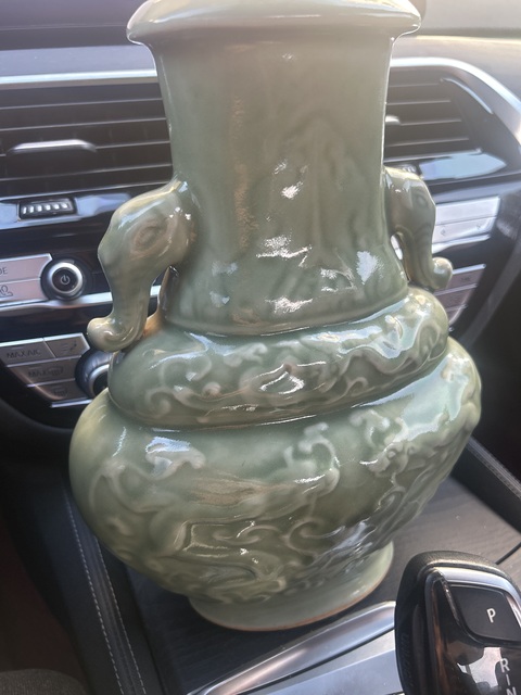 古玩陶瓷青釉模印龍紋雙耳瓶真品鑒賞圖