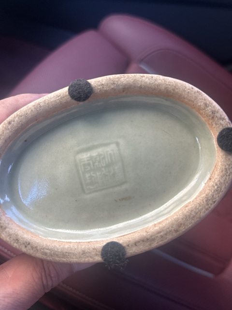 古玩陶瓷青釉模印龍紋雙耳瓶真品鑒賞圖