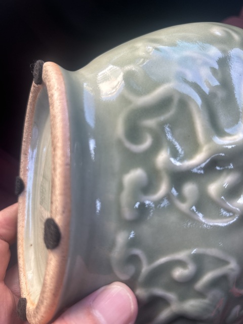 古玩陶瓷青釉模印龍紋雙耳瓶真品鑒賞圖