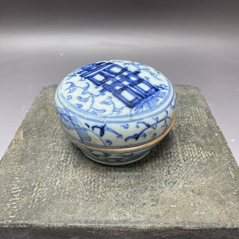 古玩陶瓷纏枝花囍字紋蓋盒真品鑒賞圖