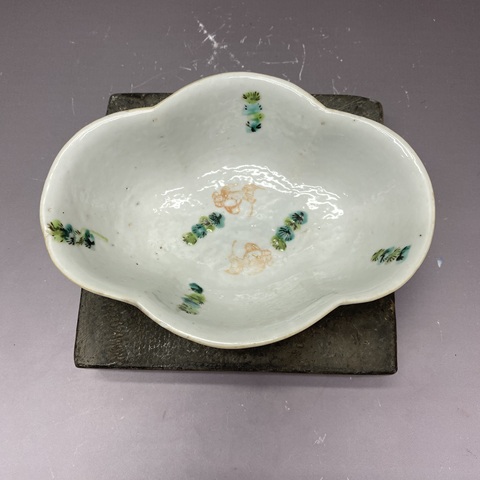 古玩陶瓷清晚期·淺絳彩花鳥紋海棠型貢盤拍賣，當前價格1200元