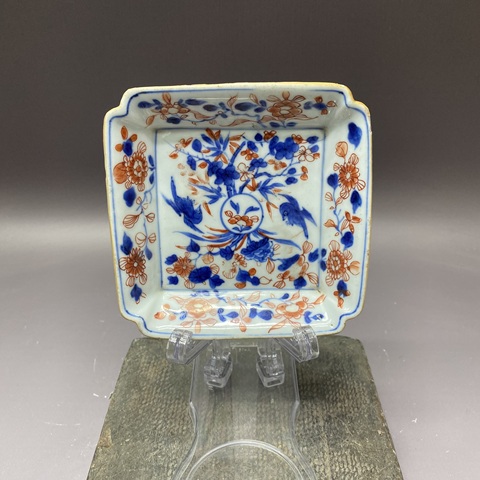 古玩陶瓷花卉紋青花礬紅四方倭角盤真品鑒賞圖